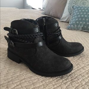 Ladies Side-Zip Ankle Boots